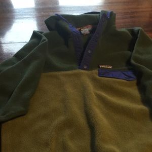 Patagonia green hooded small fleece